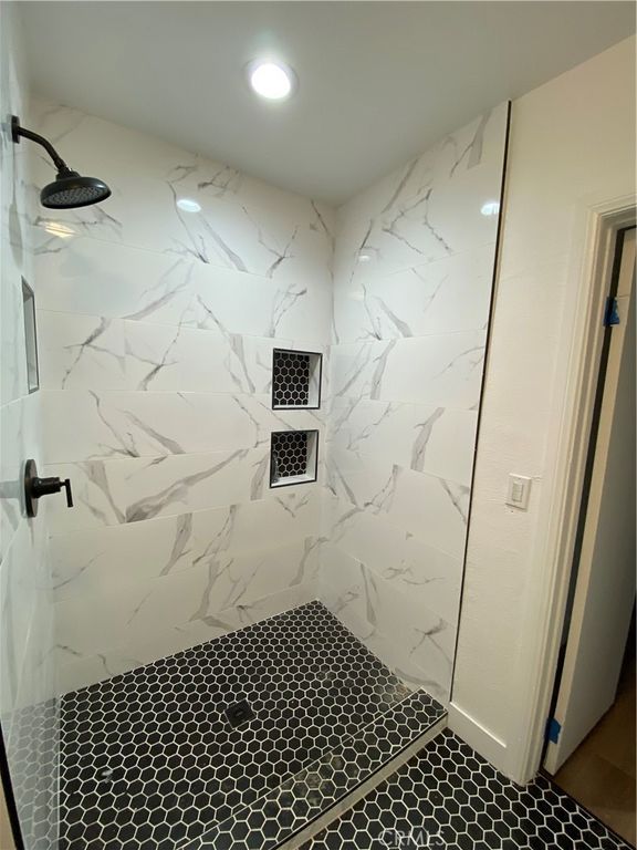 Image 3 of property listing at 1217 1215 Woodworth, San Fernando, CA 91340