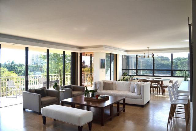 11113 Biscayne Blvd 351, Miami, FL 33181