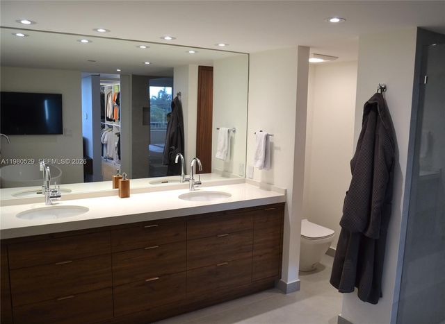 11113 Biscayne Blvd 351, Miami, FL 33181