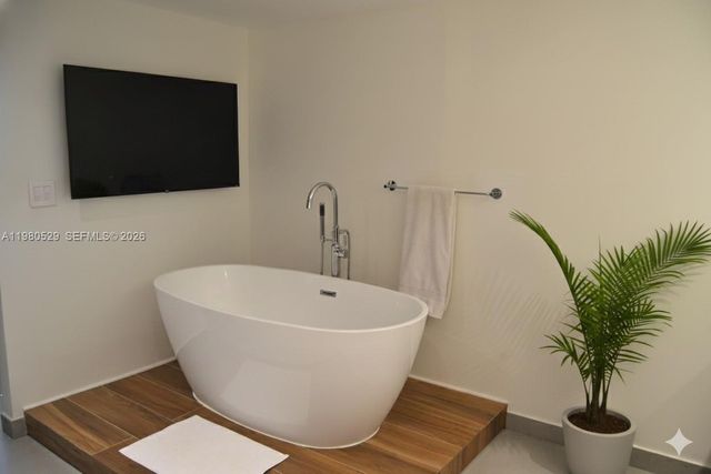 11113 Biscayne Blvd 351, Miami, FL 33181