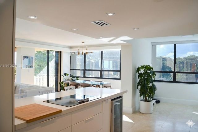 11113 Biscayne Blvd 351, Miami, FL 33181