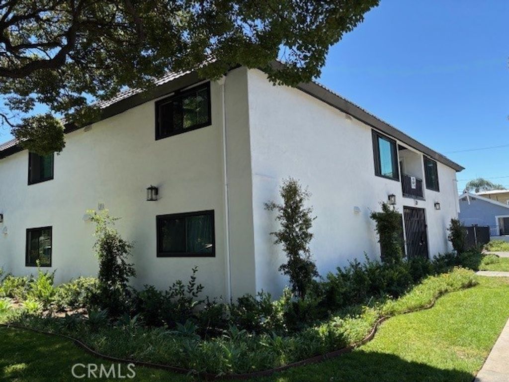 120 E Pine Street, Santa Ana, CA 92701