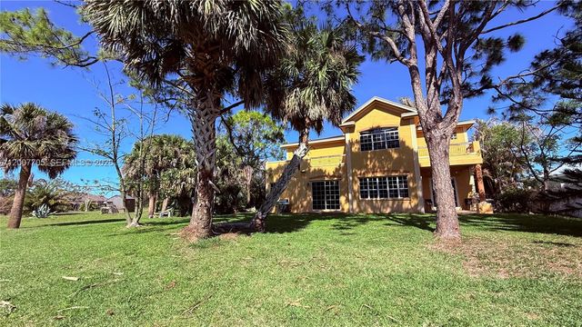 633 SW Jada Rd, Port St. Lucie, FL 34953