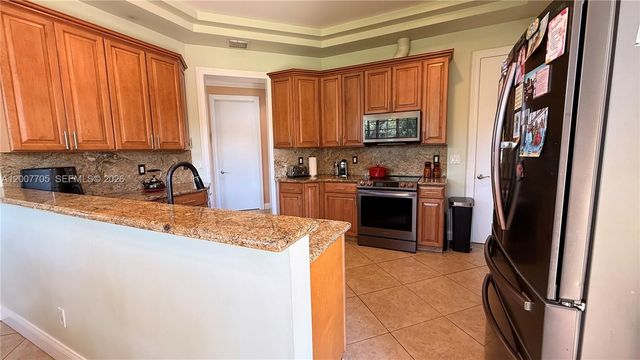 633 SW Jada Rd, Port St. Lucie, FL 34953