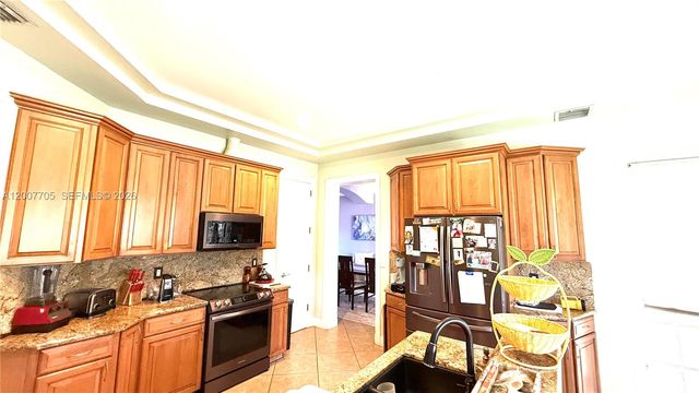 633 SW Jada Rd, Port St. Lucie, FL 34953