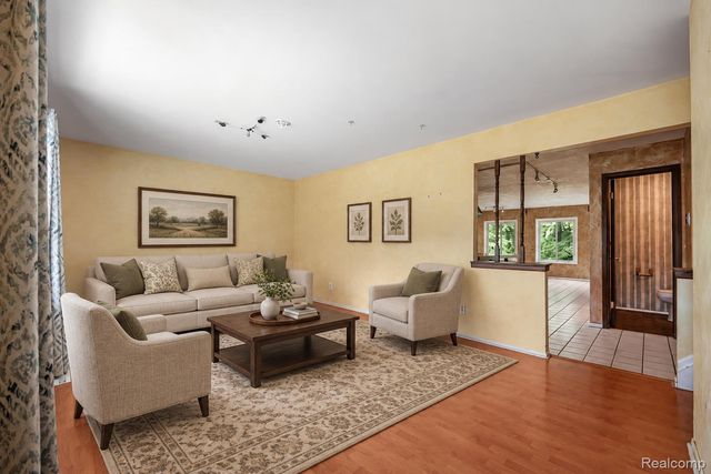 2877 Burgess Hill Drive, Waterford Charter Township, MI 48329