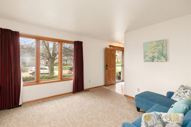 8023 Sutton Drive, Urbandale, IA 50322