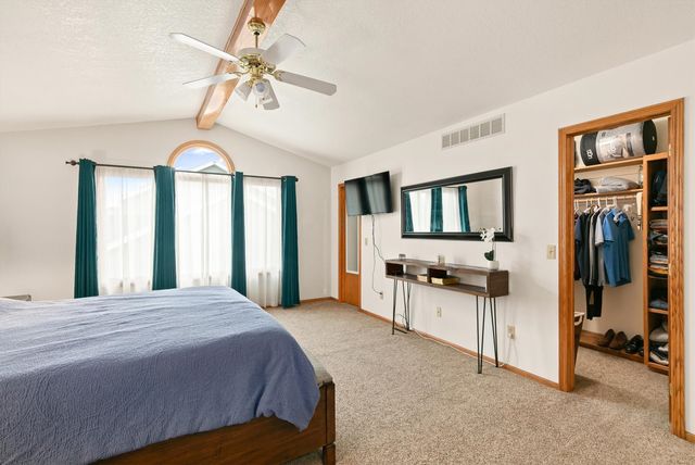 8023 Sutton Drive, Urbandale, IA 50322