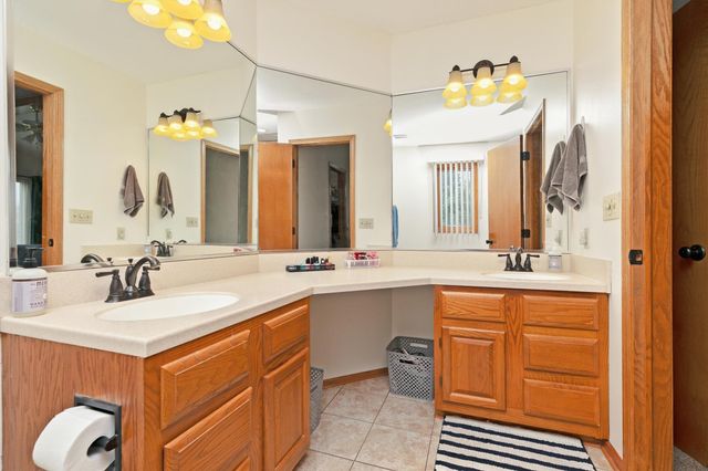 8023 Sutton Drive, Urbandale, IA 50322