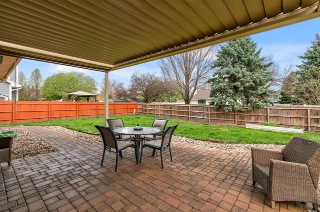 8023 Sutton Drive, Urbandale, IA 50322