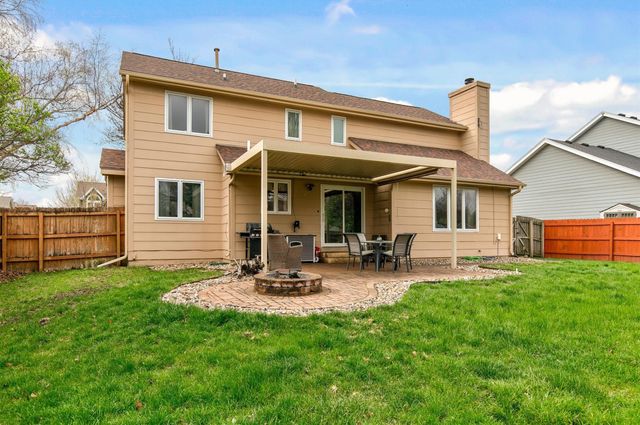 8023 Sutton Drive, Urbandale, IA 50322