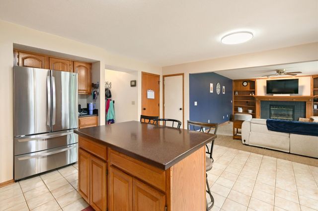8023 Sutton Drive, Urbandale, IA 50322