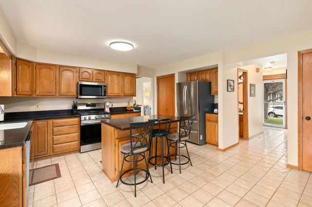 8023 Sutton Drive, Urbandale, IA 50322