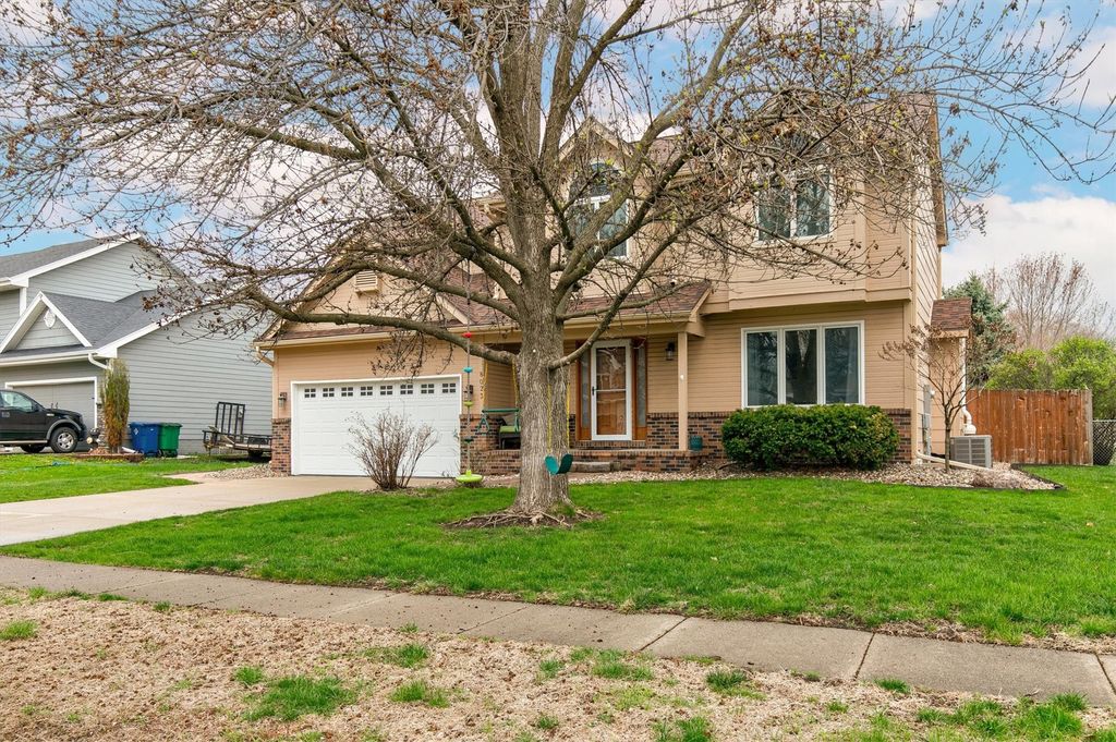 8023 Sutton Drive, Urbandale, IA 50322