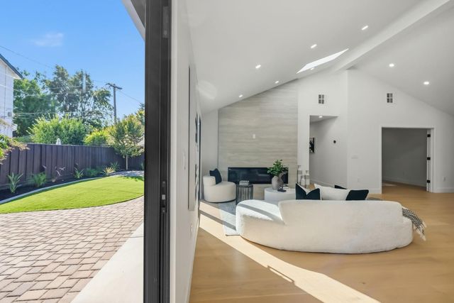 1054 Steinway Avenue, Campbell, CA 95008