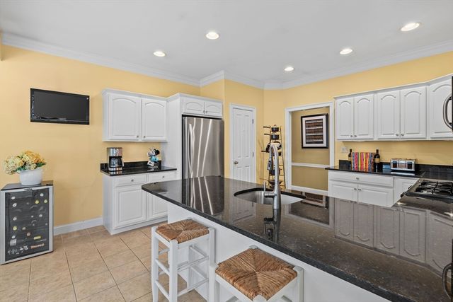 894 Liberty Street 6, Braintree, MA 02184