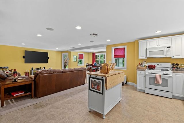 894 Liberty Street 6, Braintree, MA 02184
