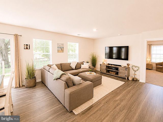 114 GATEHOUSE PL, Charles Town, WV 25414