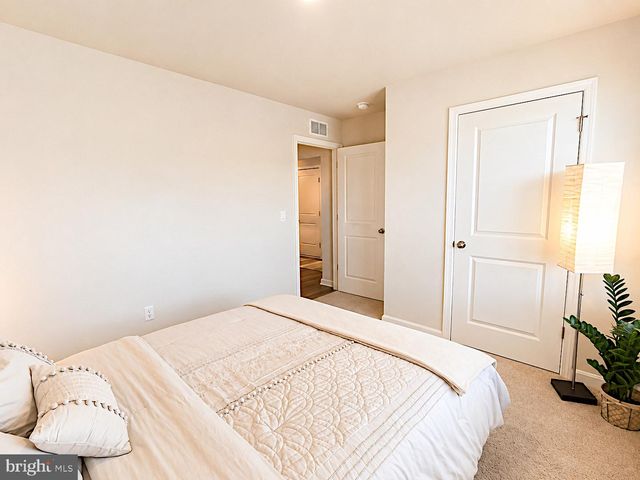 114 GATEHOUSE PL, Charles Town, WV 25414