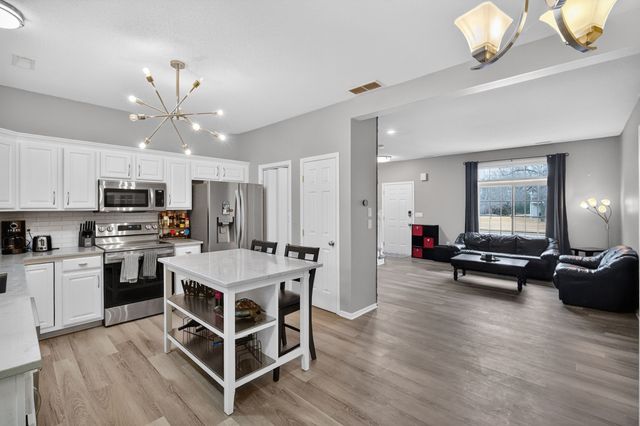 2184 NW 159th Street, Clive, IA 50325