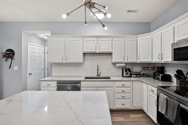 2184 NW 159th Street, Clive, IA 50325