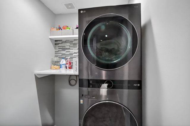 2184 NW 159th Street, Clive, IA 50325