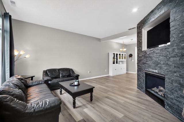 2184 NW 159th Street, Clive, IA 50325