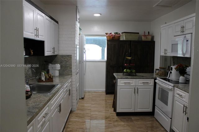 11512 NW 58th Ave, Hialeah, FL 33012