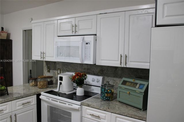 11512 NW 58th Ave, Hialeah, FL 33012