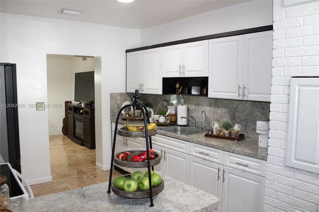 11512 NW 58th Ave, Hialeah, FL 33012