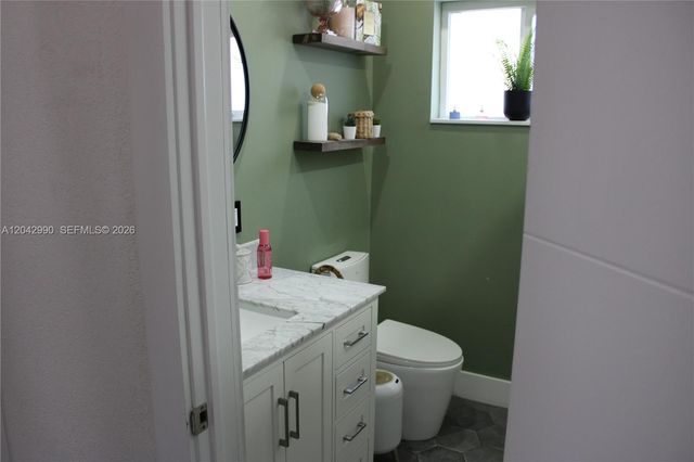 11512 NW 58th Ave, Hialeah, FL 33012