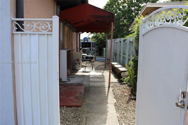 11512 NW 58th Ave, Hialeah, FL 33012
