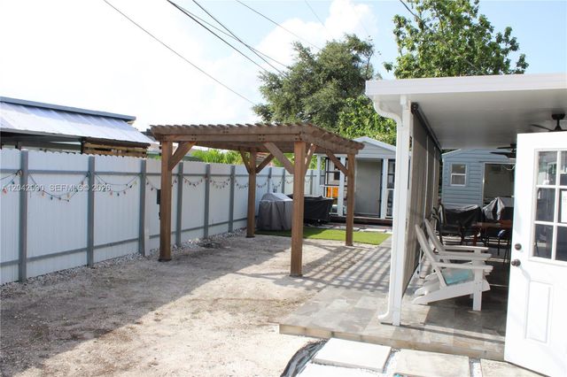 11512 NW 58th Ave, Hialeah, FL 33012