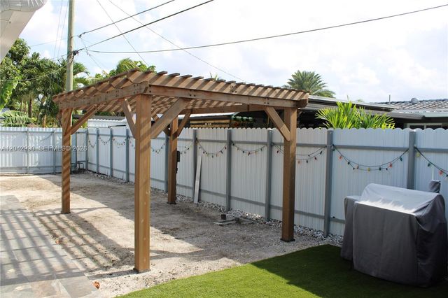 11512 NW 58th Ave, Hialeah, FL 33012