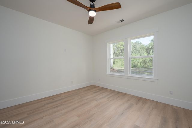 13 Woods Lane, Beaufort, SC 29907