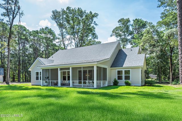 13 Woods Lane, Beaufort, SC 29907