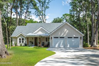 13 Woods Lane, Beaufort, SC 29907