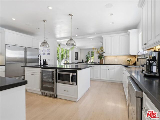 9419 Sunset Boulevard, Beverly Hills, CA 90210