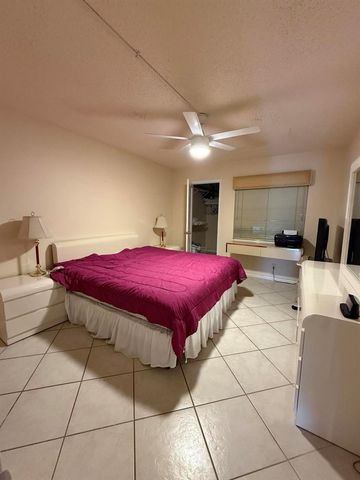 1046 Wolverton C, Boca Raton, FL 33434