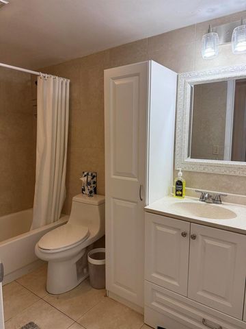 1046 Wolverton C, Boca Raton, FL 33434