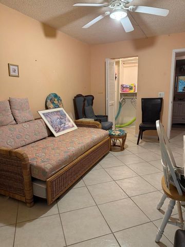 1046 Wolverton C, Boca Raton, FL 33434