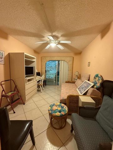 1046 Wolverton C, Boca Raton, FL 33434