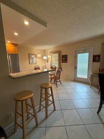 1046 Wolverton C, Boca Raton, FL 33434