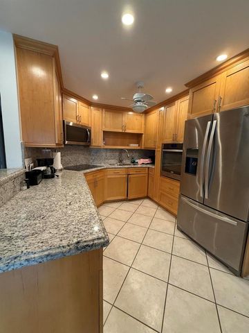 1046 Wolverton C, Boca Raton, FL 33434