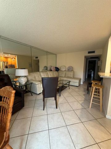 1046 Wolverton C, Boca Raton, FL 33434