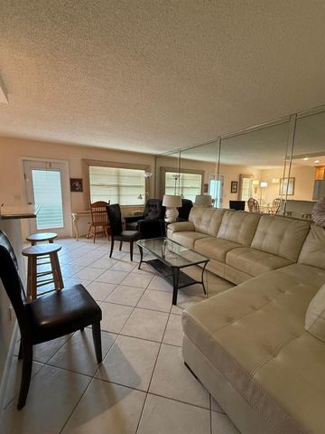 1046 Wolverton C, Boca Raton, FL 33434