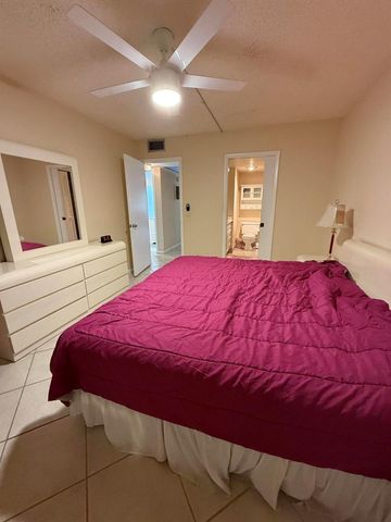 1046 Wolverton C, Boca Raton, FL 33434