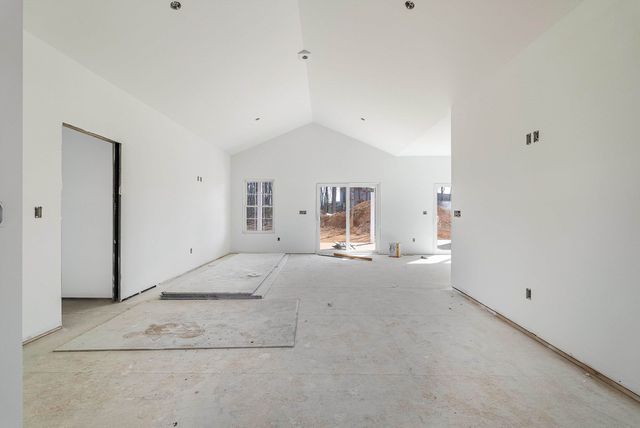 12 VALLEY MANOR DR, Staunton, VA 24401