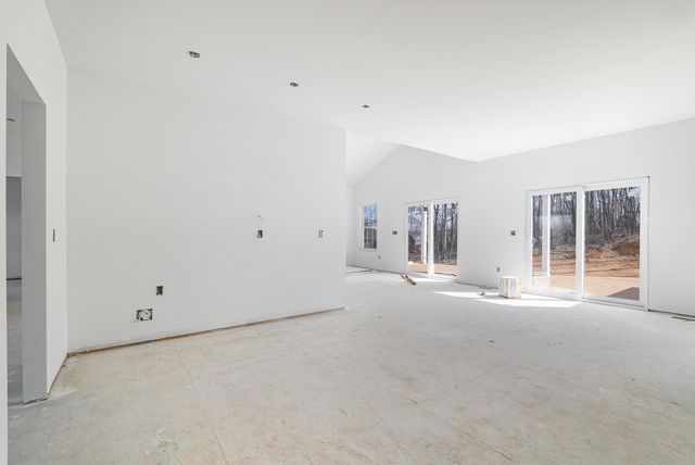 12 VALLEY MANOR DR, Staunton, VA 24401