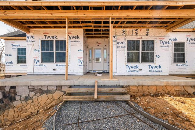 12 VALLEY MANOR DR, Staunton, VA 24401